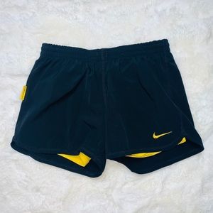 LIVESTRONG 🦋 Nike 2 in 1 shorts with inner tights